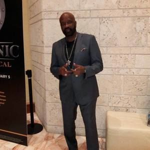 Meet your Posher, Louis